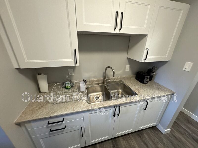 Primary Photo - 117 Centennial Dr