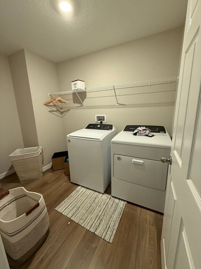 Building Photo - For Rent – Spacious 5-Bedroom Home in Lithia