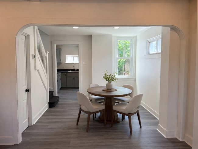 Building Photo - Beautifully Renovated 2 bedroom Tiny Home - End-of-Row Unit w/ Laundry!