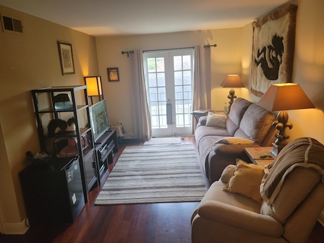 living room - 3625 Saint Charles Ave