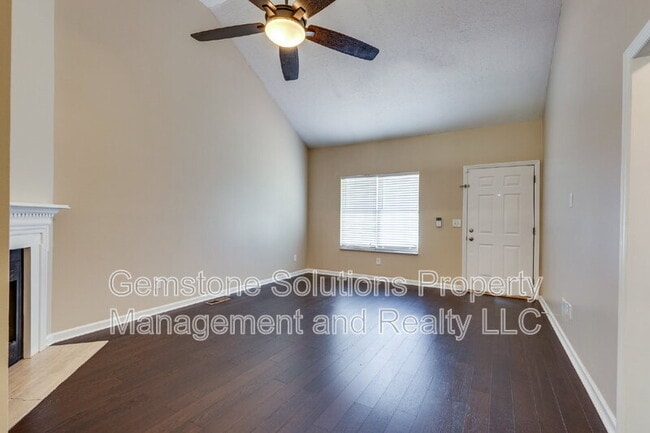 Building Photo - 1111 Cedarhill Ct