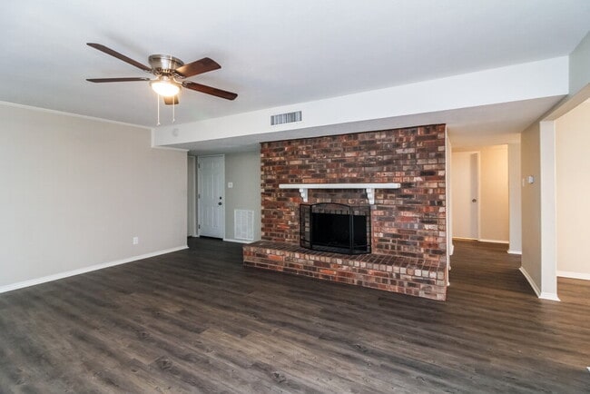 Building Photo - 9214 Willowbrook Dr