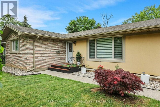 Building Photo - 18 Wakil Dr