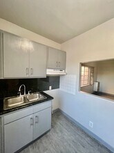 Building Photo - 914 W 41st St