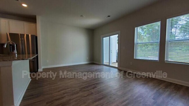 Building Photo - 606 Reese Ln