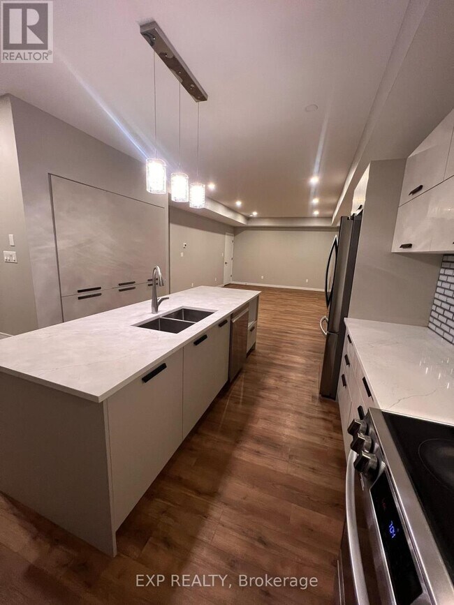 Building Photo - 1371 Maxime St