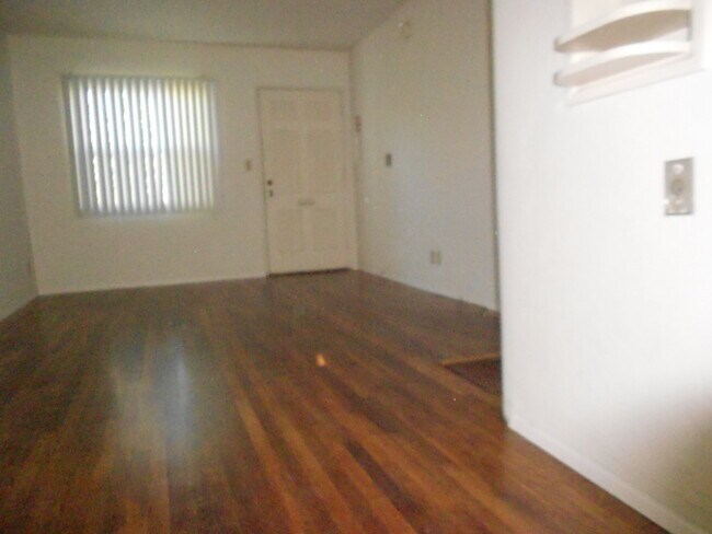 Foto del edificio - 2061 Reed Ave