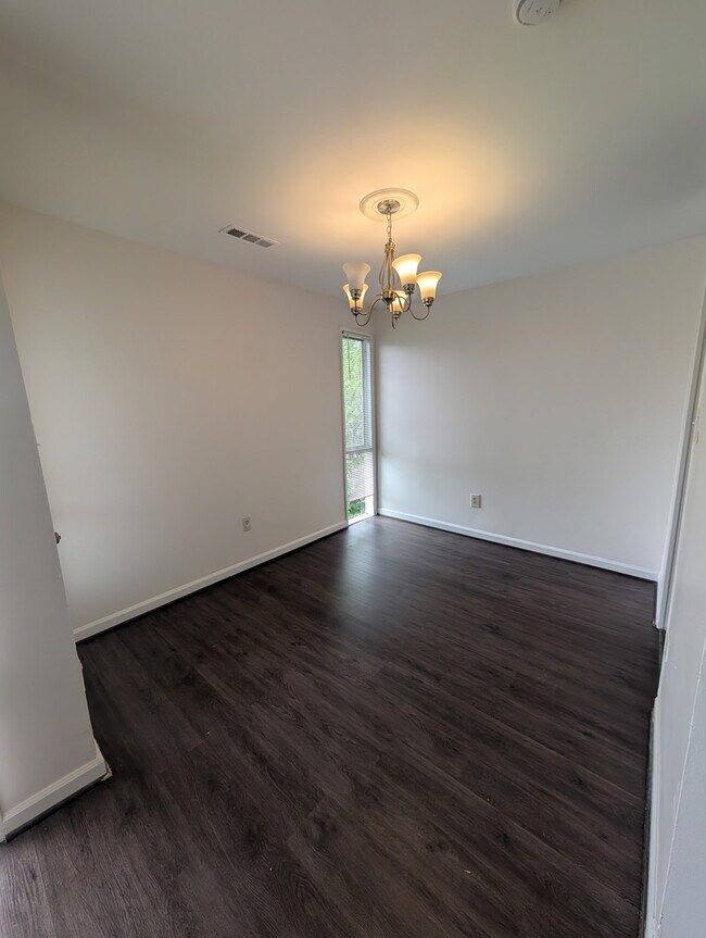 Foto del edificio - 7232 Donnell Pl