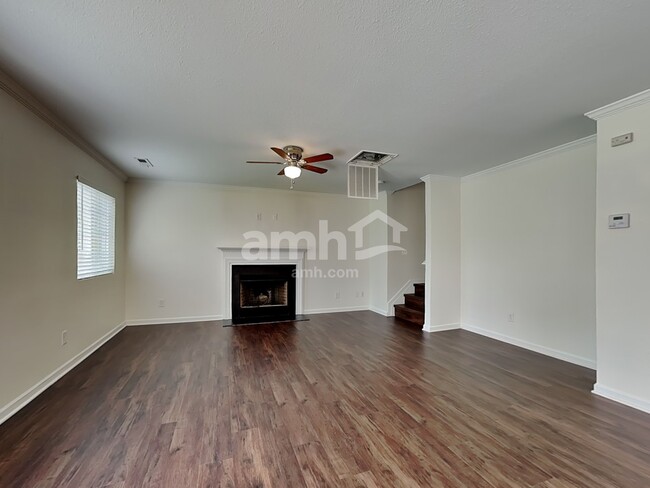 Building Photo - 300 Walnut Crossing Drive