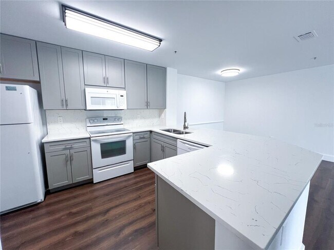 Building Photo - 4061 Crockers Lake Blvd