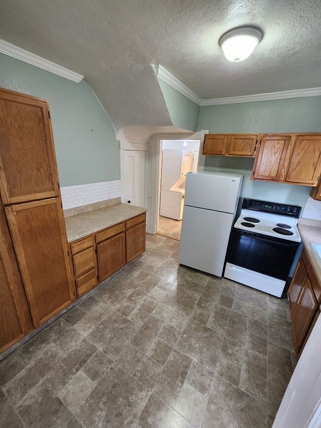 Building Photo - 2 Bedroom Duplex
