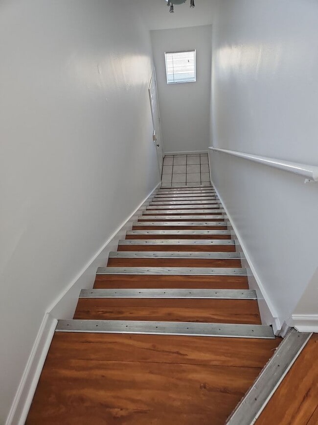Building Photo - 2 Bedroom, 2 bathroom Townhouse for Rent i...