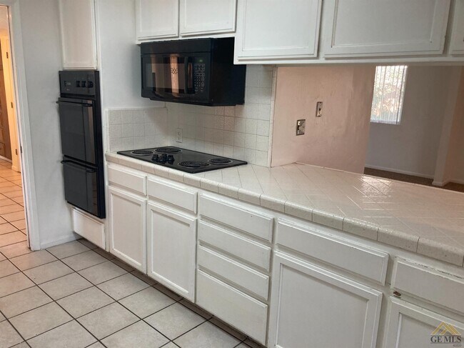 Building Photo - 4212 Charter Oaks Ave