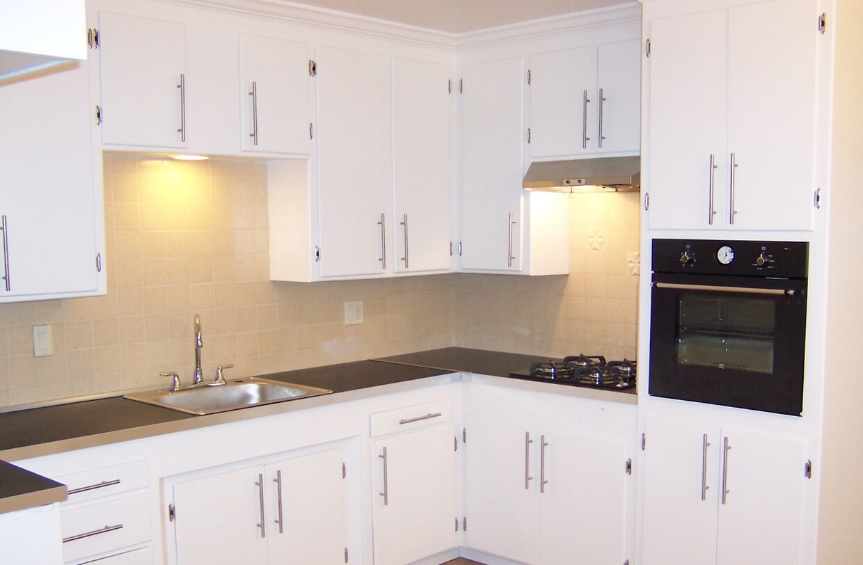 kitchen - 1111 Seabright Ave