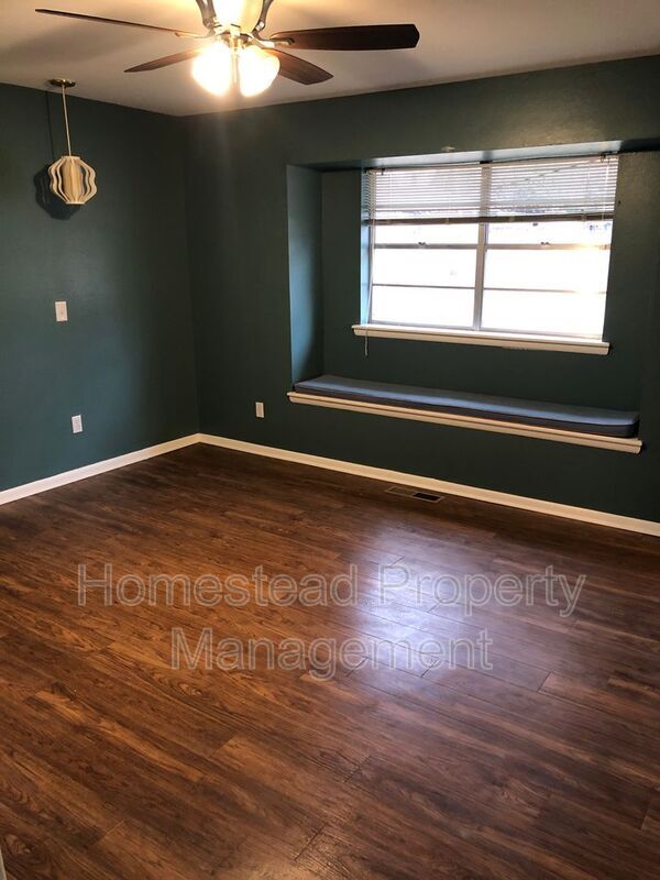 Foto del edificio - 3508 Mockingbird Ln