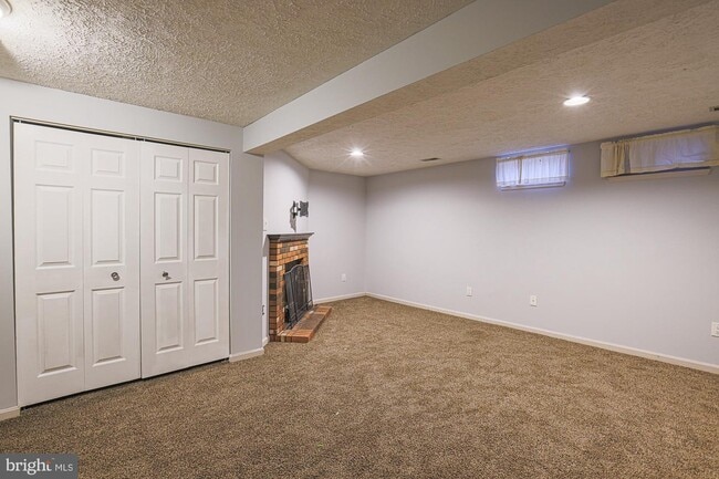 Building Photo - 13 Donn Ct