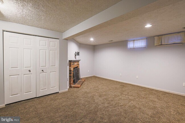 Foto del edificio - 13 Donn Ct