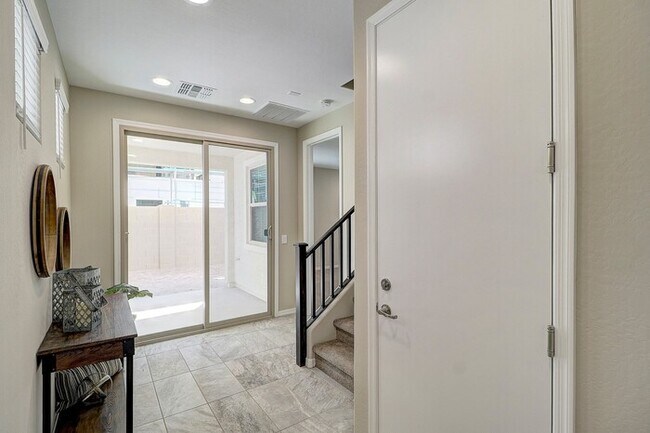 Foto del edificio - PRIDE TO LIVE, NEWER BUILT COMMUNITY IN CORE CHANDLER. MUST SEE COMMUNITY AMENITIES