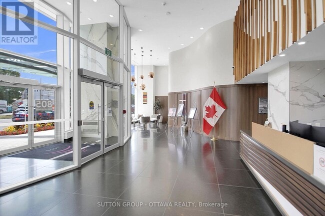 Photo du bâtiment - 805-1805 Carling Ave