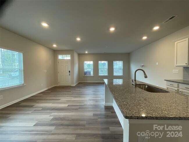 Building Photo - 302 Planters Trace Ln