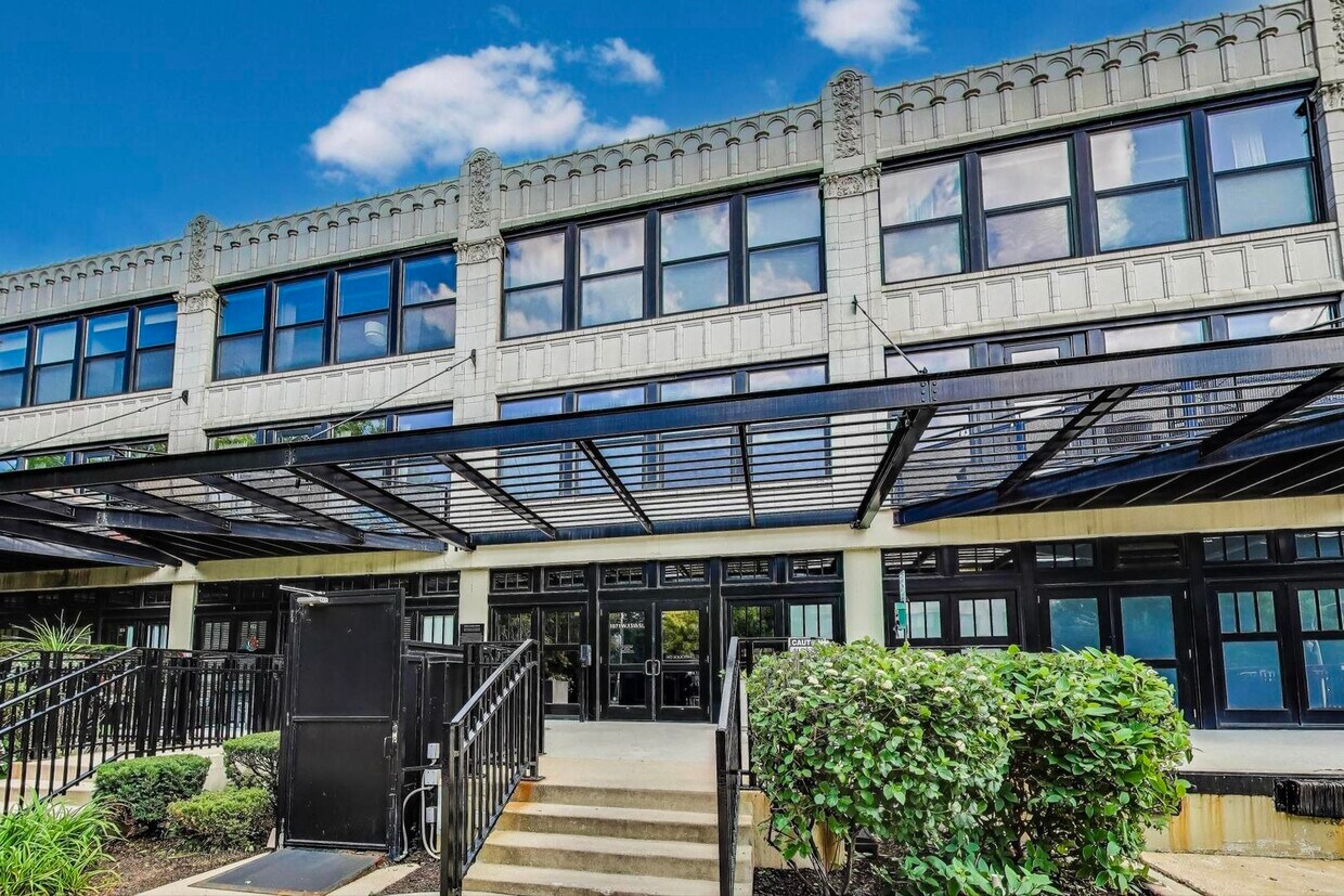 Foto principal - 1150 W 15th St