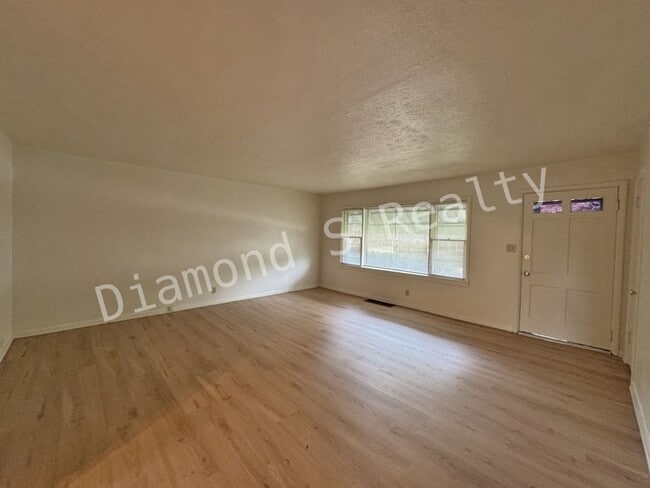 Foto del edificio - Cute 2 Bedroom Home Located Near Fort & Su...