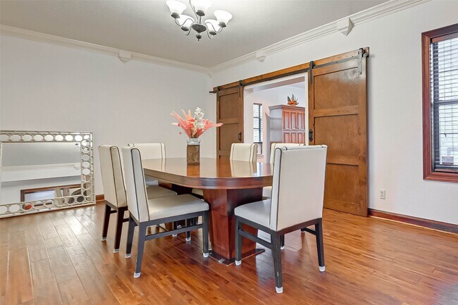 Foto del edificio - 2412 Oakdale St