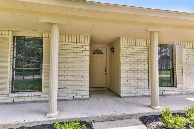 Building Photo - 14227 Lourdes Dr