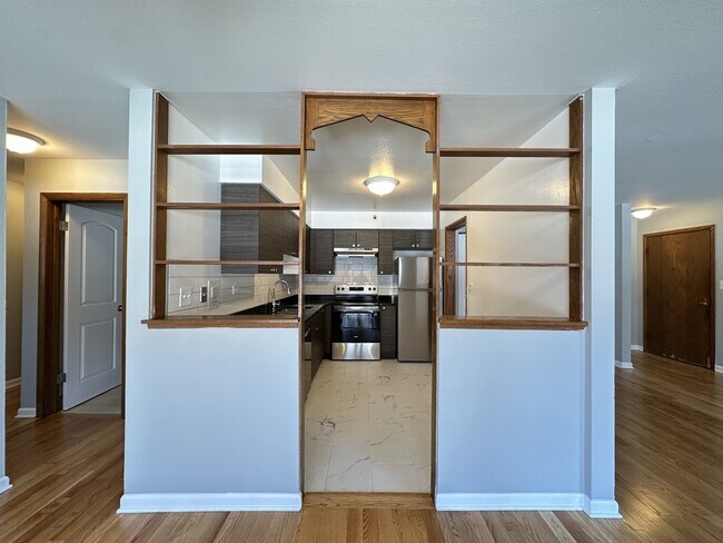 Foto del edificio - 1653 Oakwood Ave