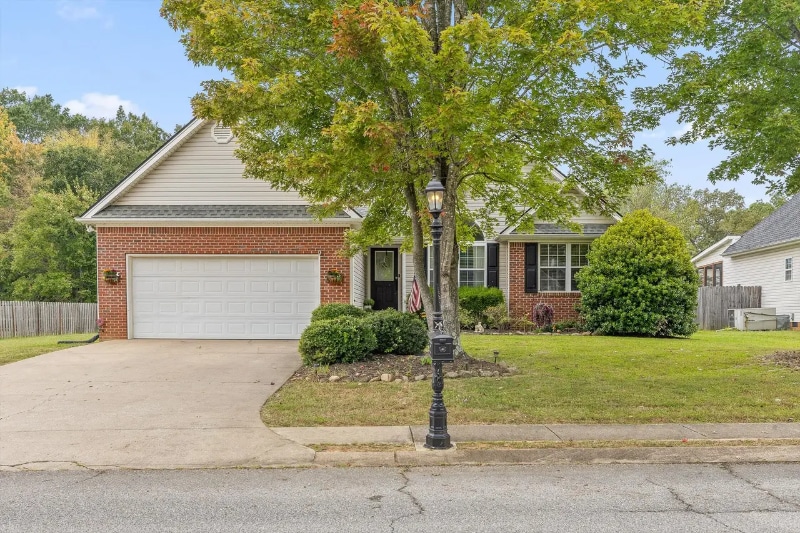 Foto principal - 1871 Clear Brook Ct