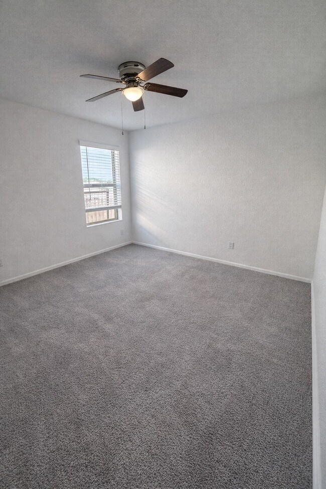 Building Photo - 1315 Millers Pass Dr