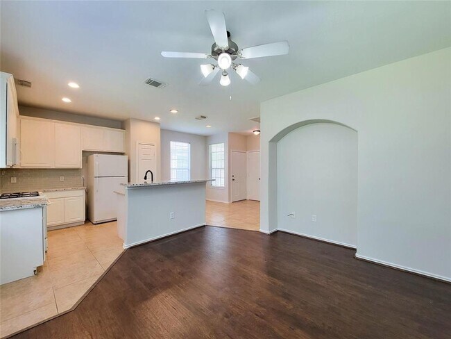 Foto del edificio - 25278 Finchgrove Ln