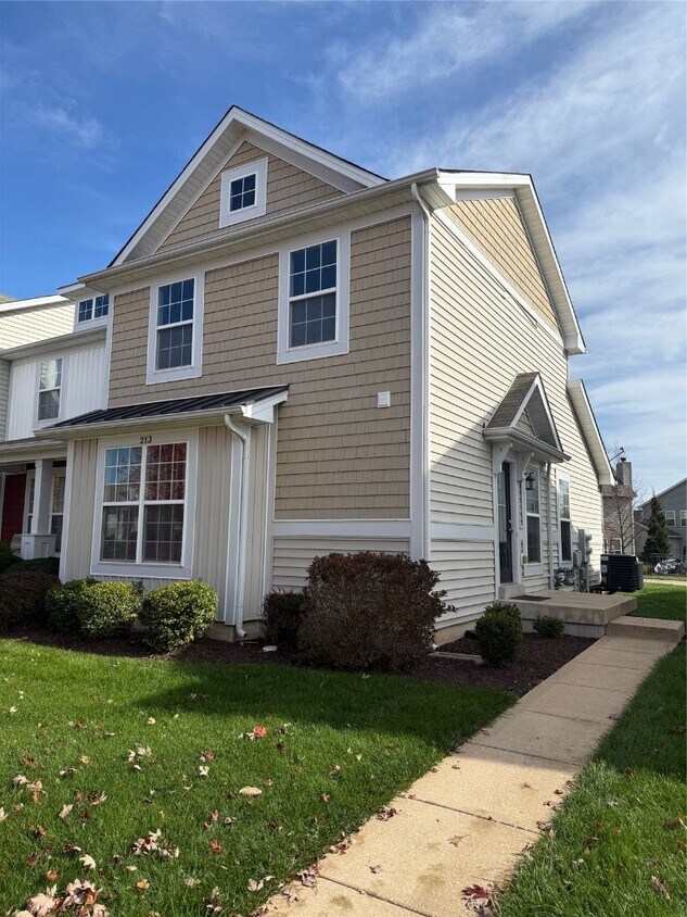 Foto principal - 213 Countryshire Dr