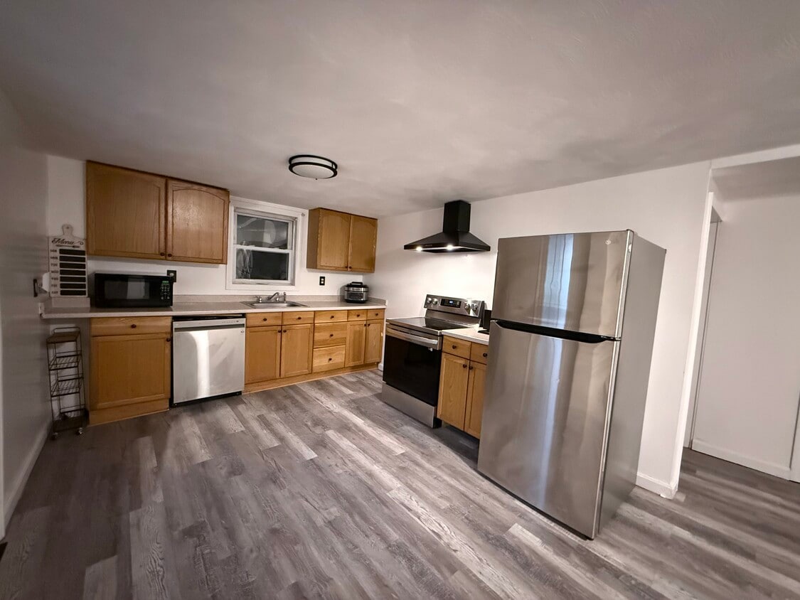 Primary Photo - 65 W Warwick Ave