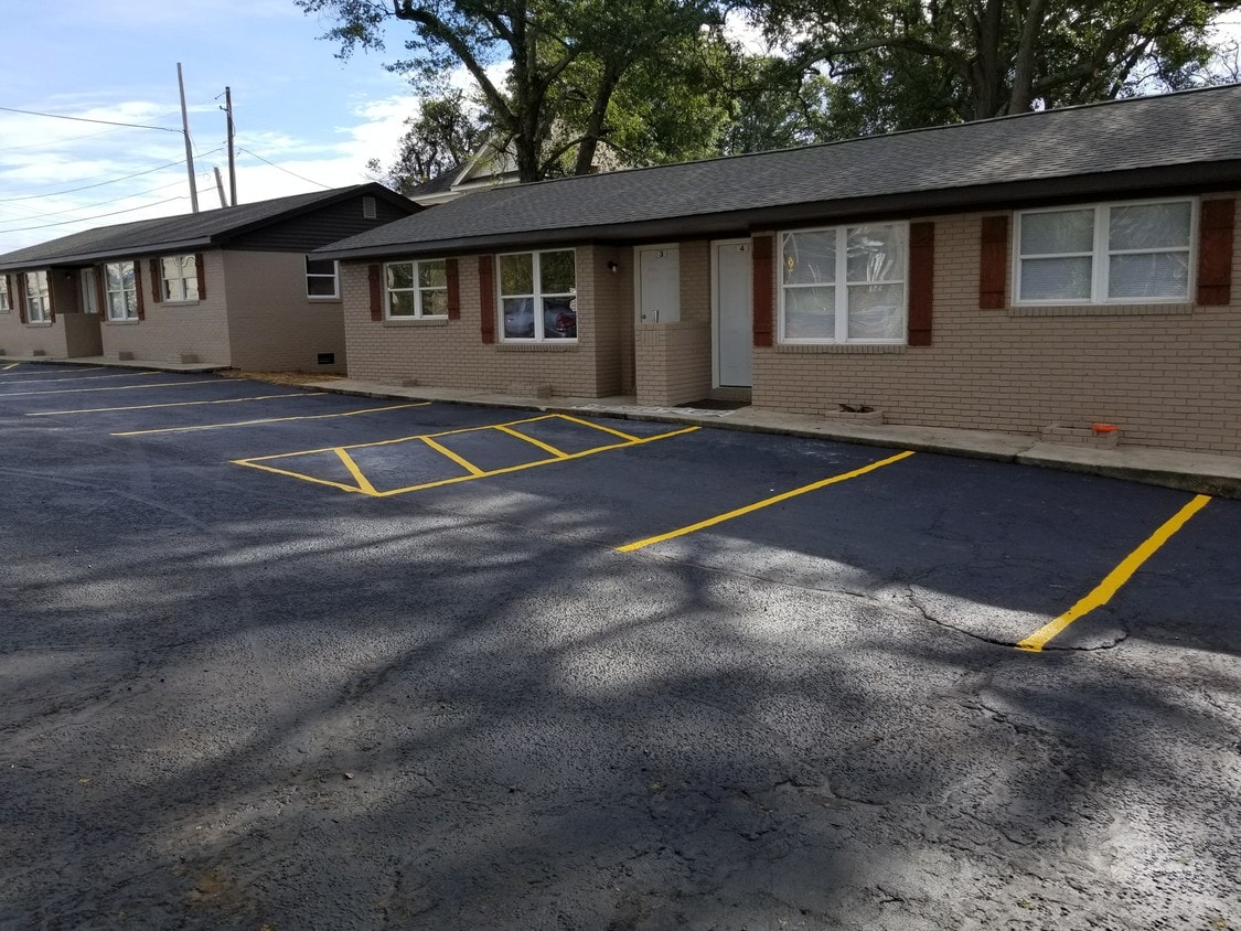 Front of Building - 505 W Main St