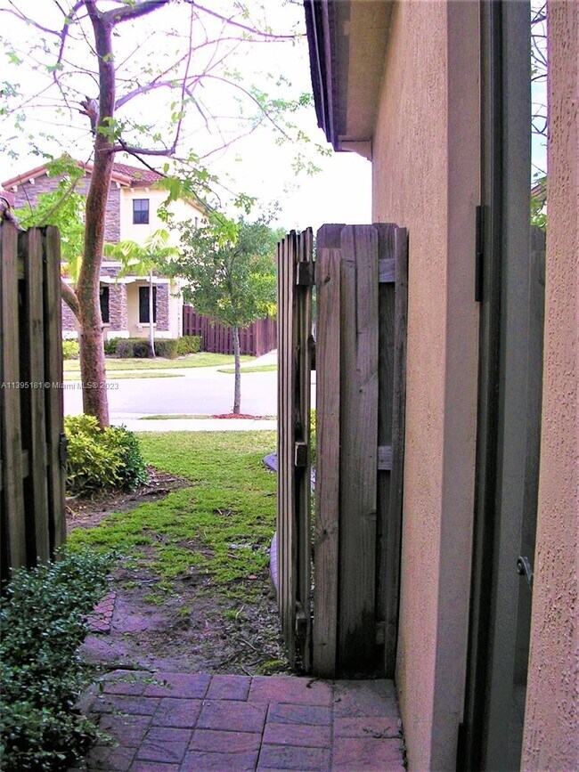 Building Photo - 9832 NW 87th Terrace