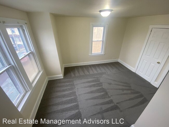 Building Photo - 3 br, 1 bath House - 214 Harvey Avenue