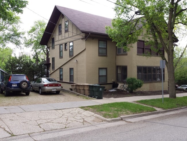 Building Photo - 14 Bedroom House for Rent Next Fall
