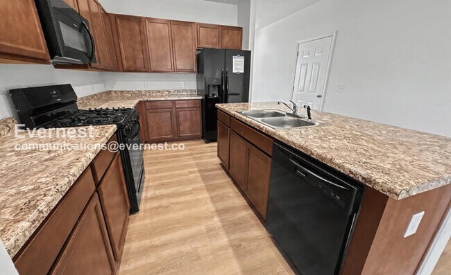 Building Photo - 3 Bed/2 Bath Home with Garage / Available Now!