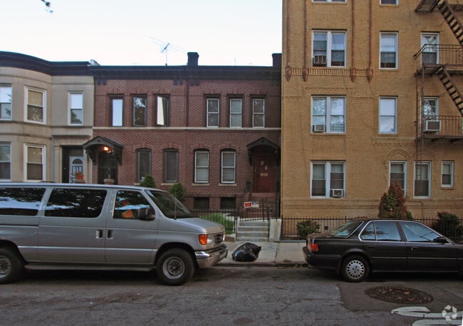 Building Photo - 291 Sterling St