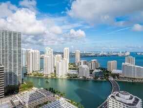 Building Photo - 950 Brickell Bay Dr