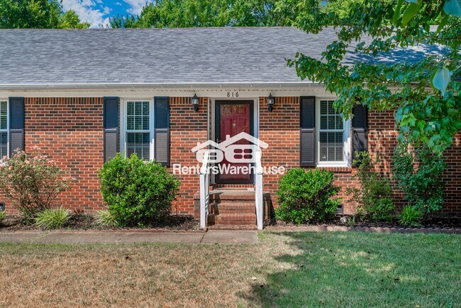 Foto del edificio - 816 Pin Oak Pl