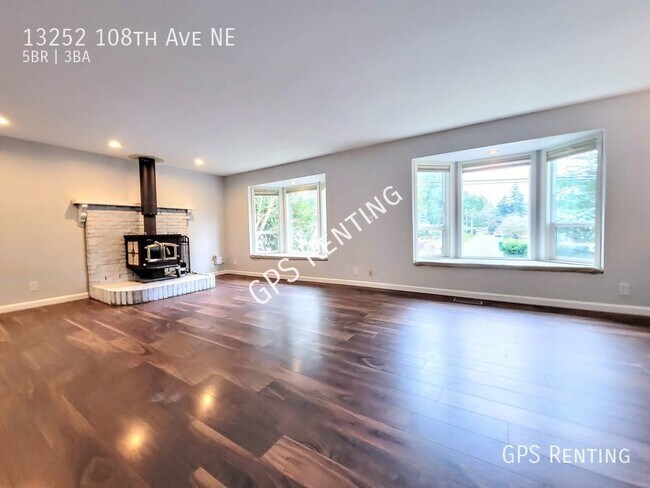 Building Photo - Classic 5 bedroom home sits at desirable K...