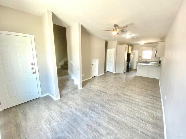 Building Photo - 14 West Dr