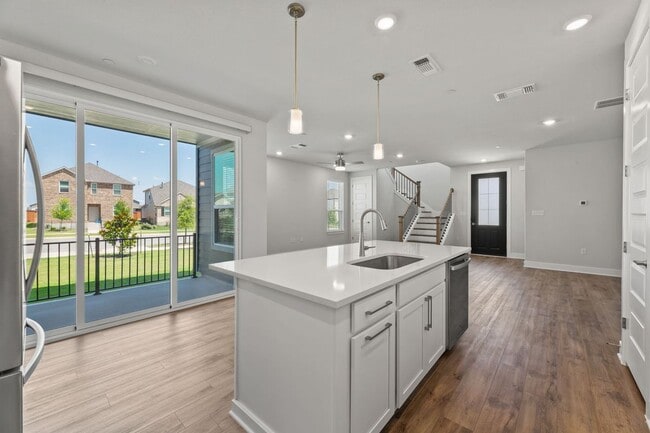 Building Photo - 213 Flowers Ave