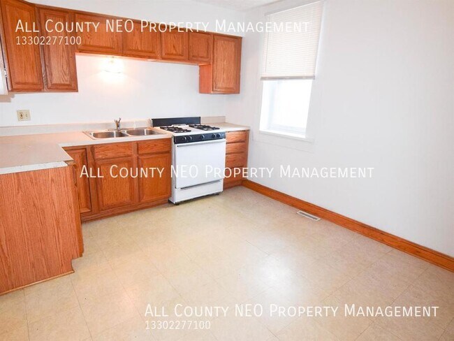 Building Photo - 1 bed, 1 bath single family home in Akron