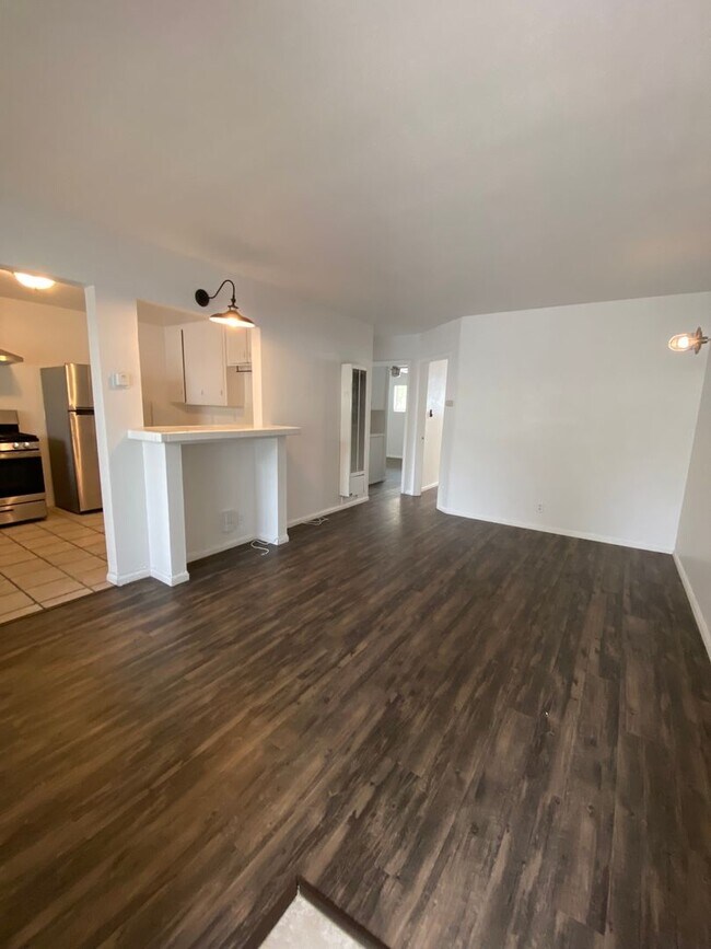 Foto del edificio - Cozy 2-Bedroom Apartment Just Steps from the Ocean Bluffs!