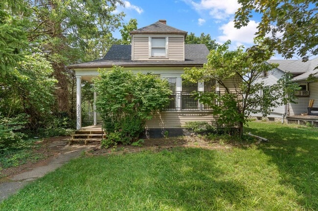 Building Photo - 2225 Catalpa Dr.