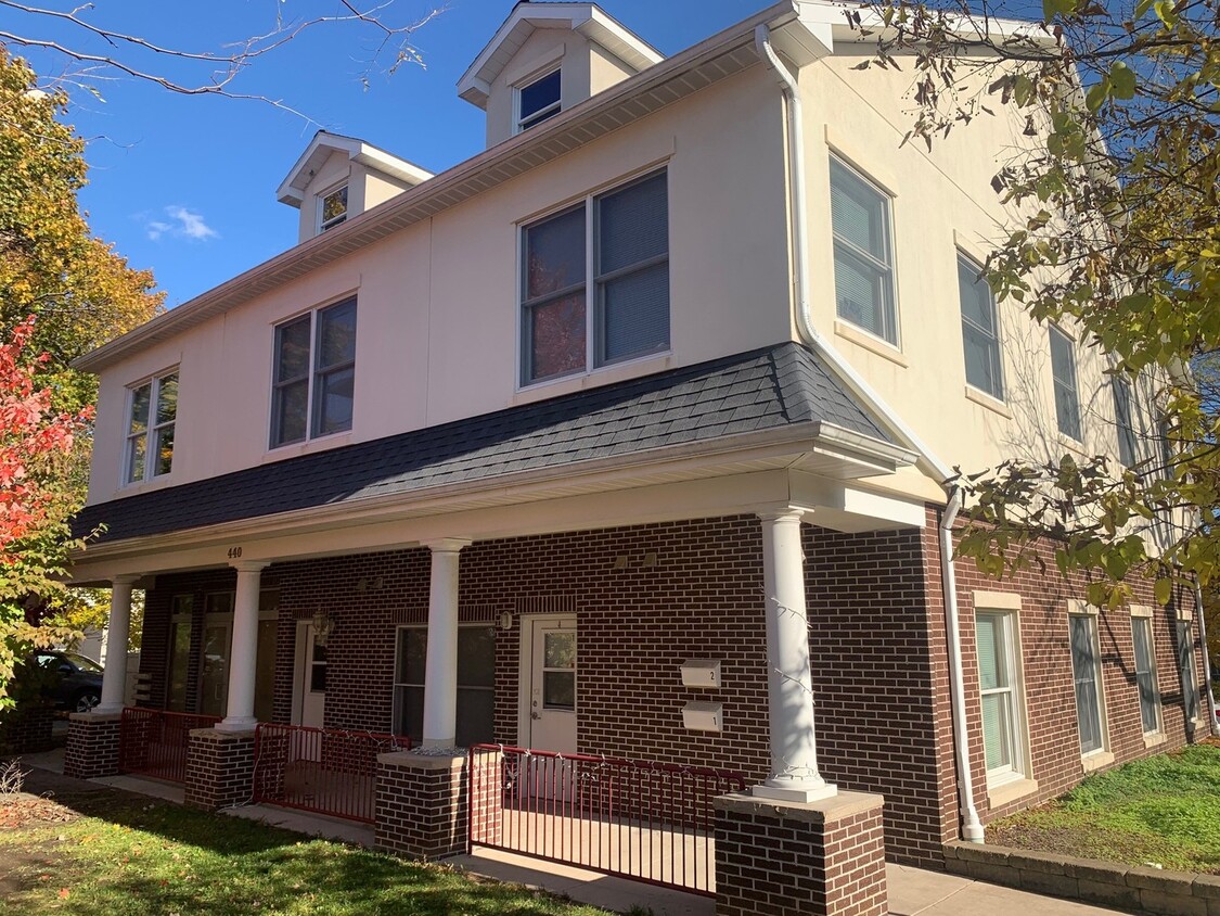 Building Photo - 440 W College Ave