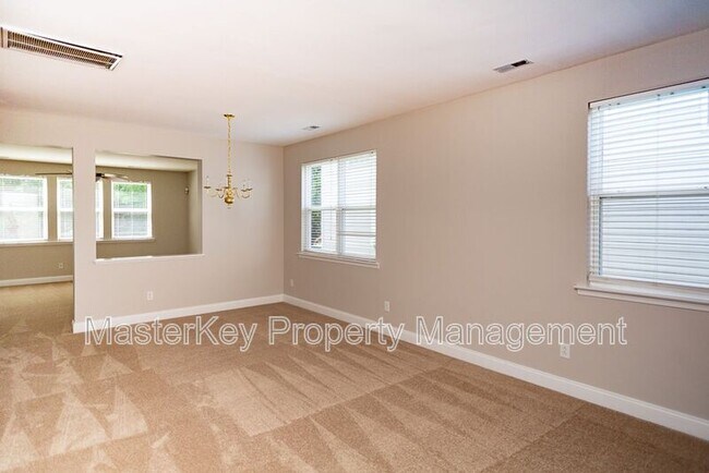 Foto del edificio - 7144 Great Laurel Dr